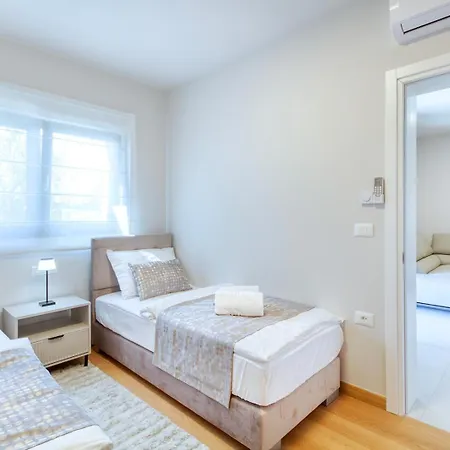아파트 Lux Oliva With Whirlpool And Free Parking 풀라