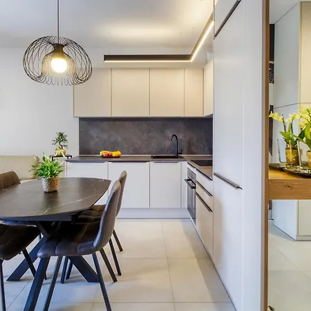 Lux Oliva With Whirlpool And Free Parking 아파트