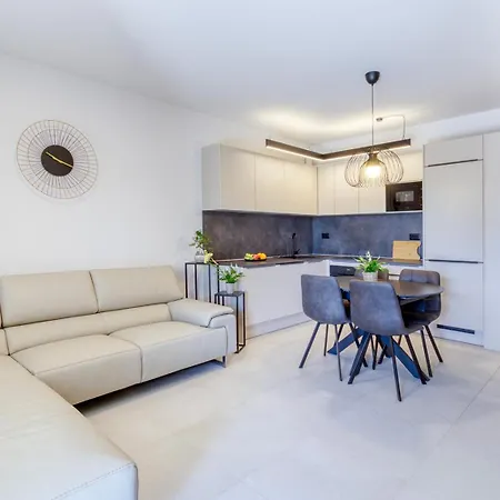 아파트 Lux Oliva With Whirlpool And Free Parking 풀라