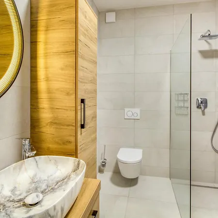Lux Oliva With Whirlpool And Free Parking 아파트 *
