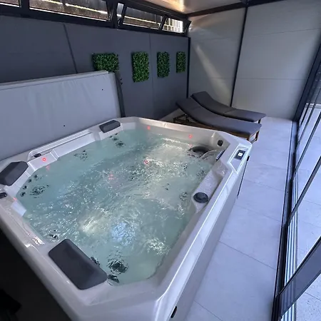 아파트 Lux Oliva With Whirlpool And Free Parking 풀라