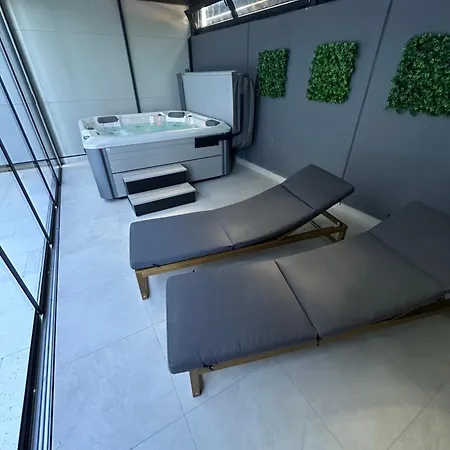 Lux Oliva With Whirlpool And Free Parking * 풀라