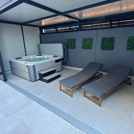 Lux Oliva With Whirlpool And Free Parking 아파트